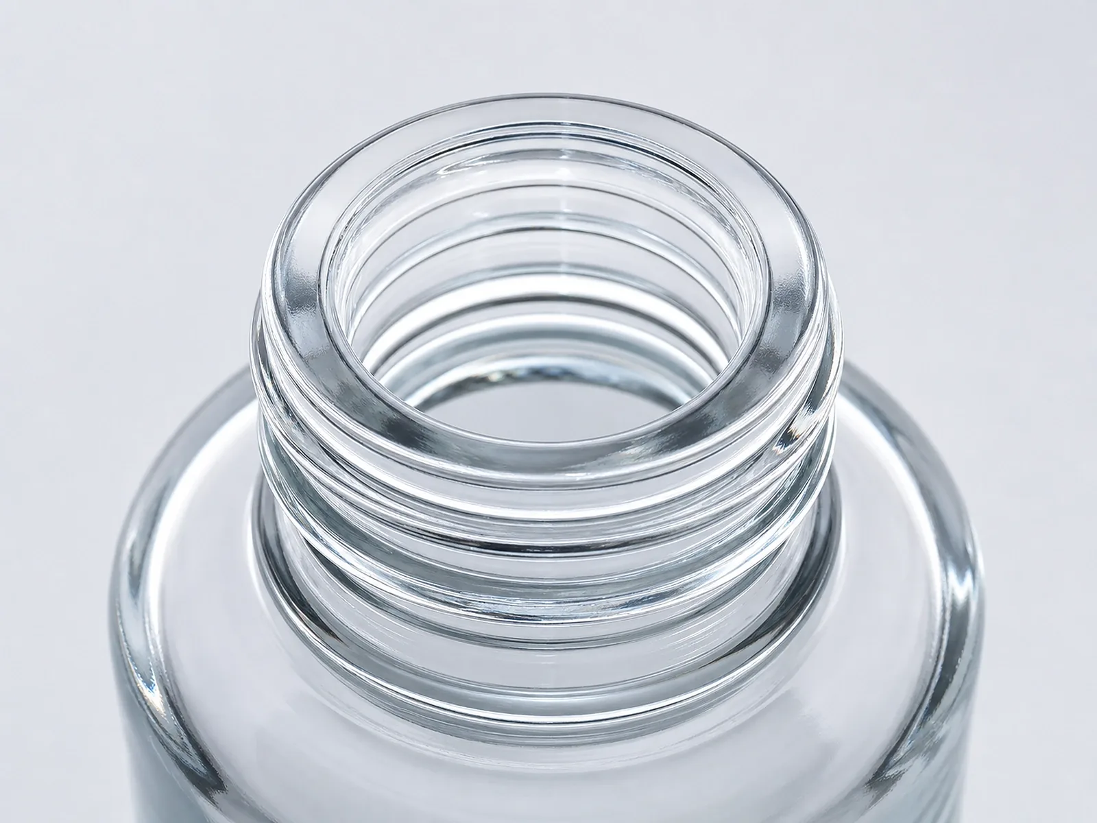 Glass vs Plastic Cosmetic Packaging
