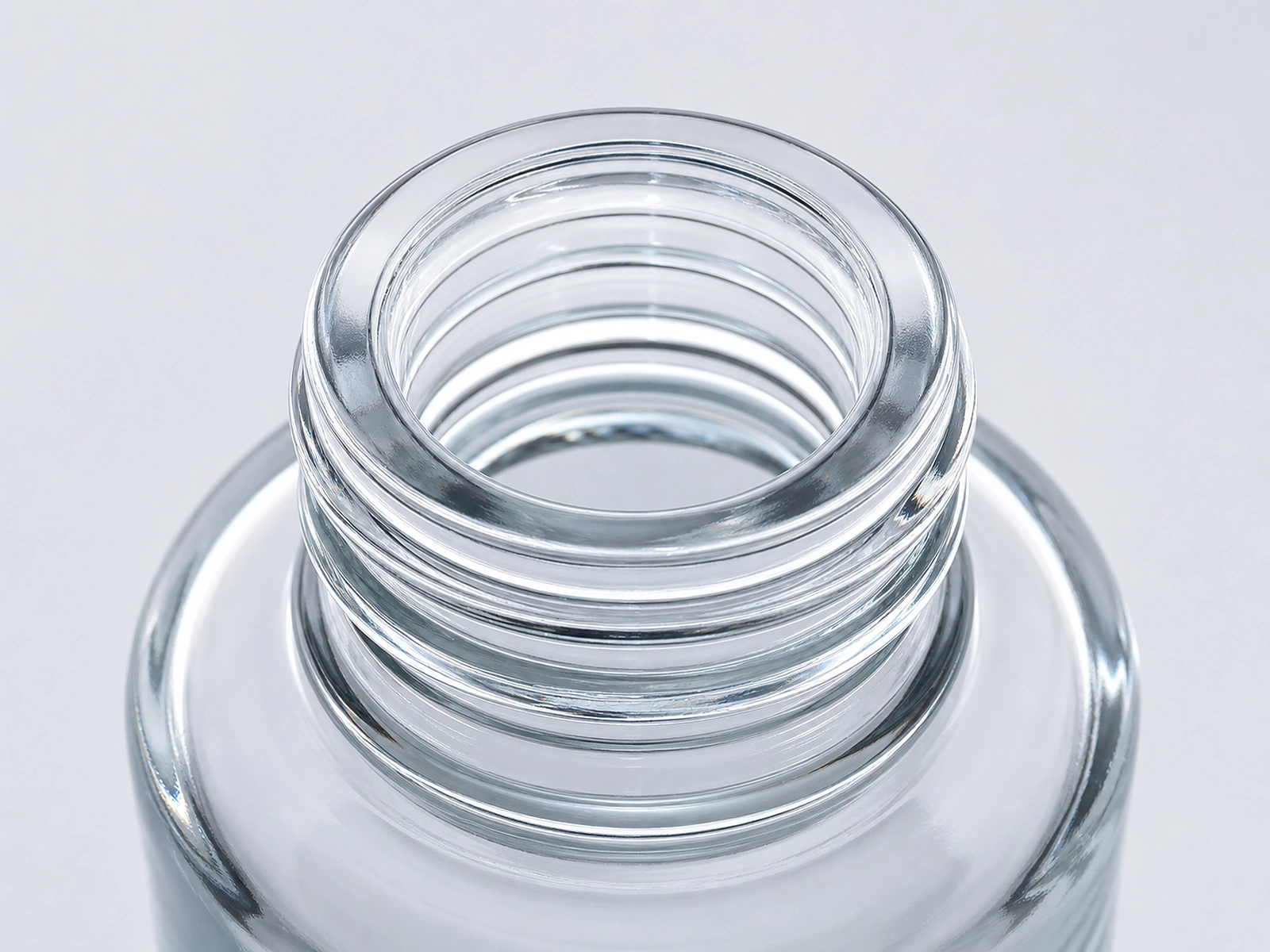 Glass vs Plastic Cosmetic Packaging